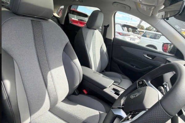 2025 MG MGS5 EV ZS3EM Essence 62 SUV Image 2