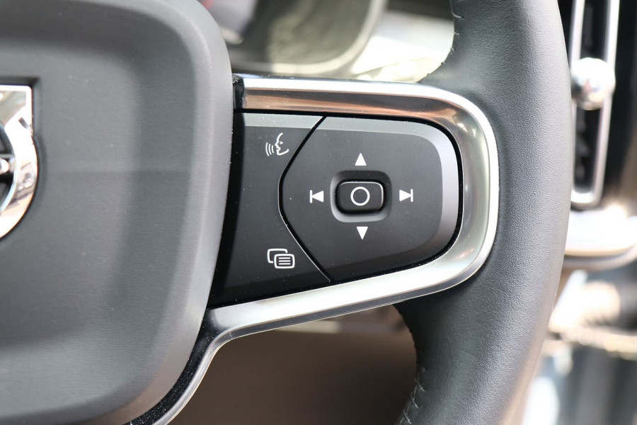 2019 Volvo Xc40 (No Series) MY20 T4 Momentum Suv Image 10