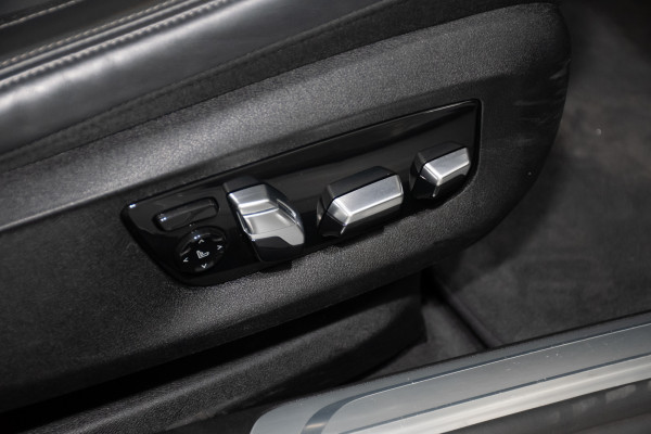 2020 BMW 7 Series 30d Sedan image 15