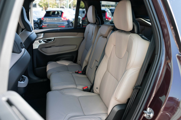 2026 Volvo XC90 L Series Ultra B5 Dark SUV Image 6