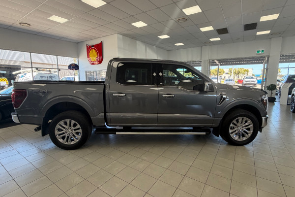 2024 Ford F-150  Lariat Dual Cab Image 8