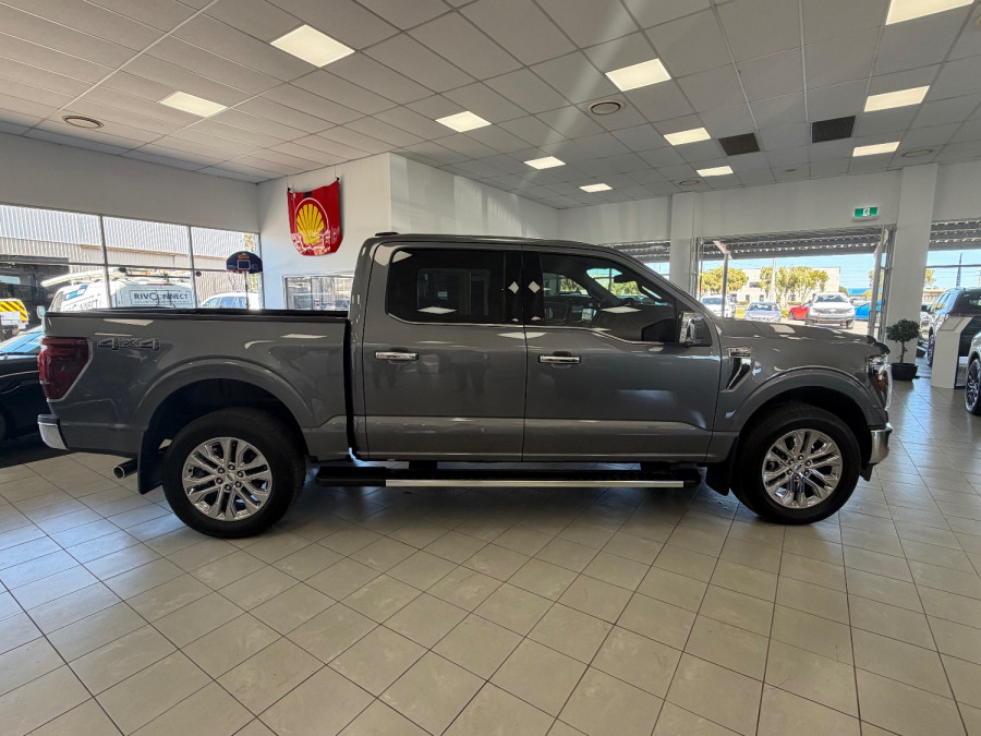 2024 Ford F-150  Lariat Dual Cab Image 8