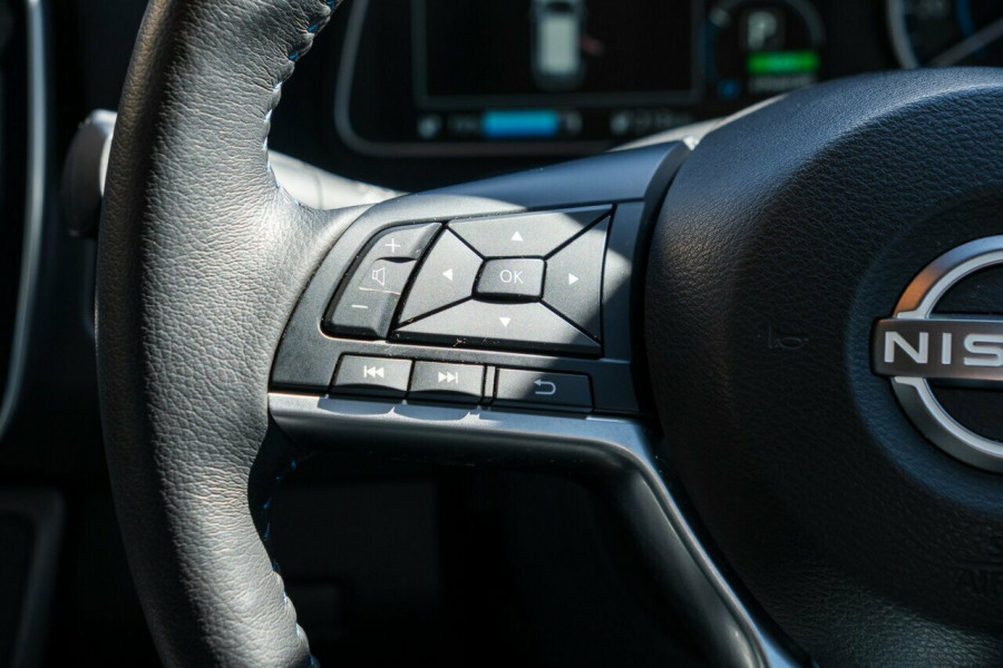 2023 Nissan LEAF ZE1  Hatch Image 13