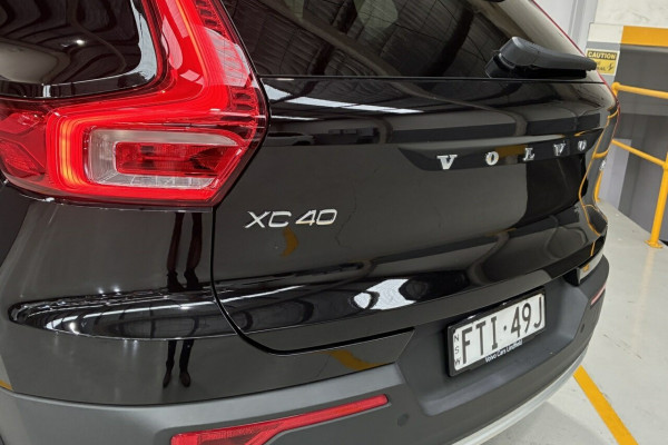 2025 Volvo XC40 XZ Plus B4 SUV Image 7