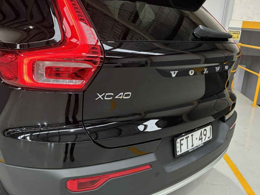 2025 Volvo XC40 XZ Plus B4 SUV Image 7