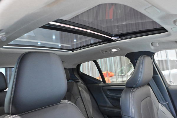 2026 Volvo XC40 XZ Ultra B4 Dark SUV Image 11