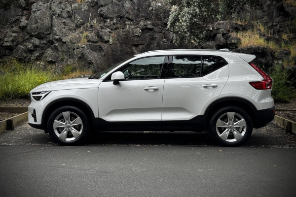 2025 Volvo XC40 XZ Plus B4 SUV Image 4