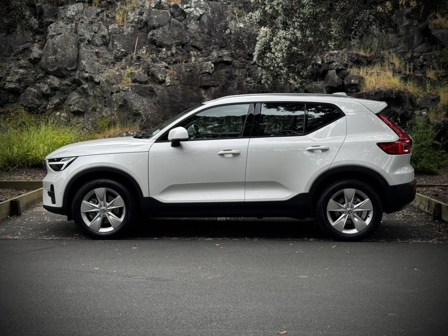 2025 Volvo XC40 XZ Plus B4 SUV Image 4