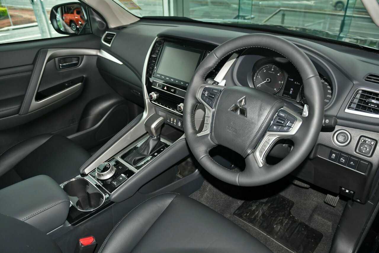 2019 Mitsubishi Pajero Sport QE GLS SUV Image 7
