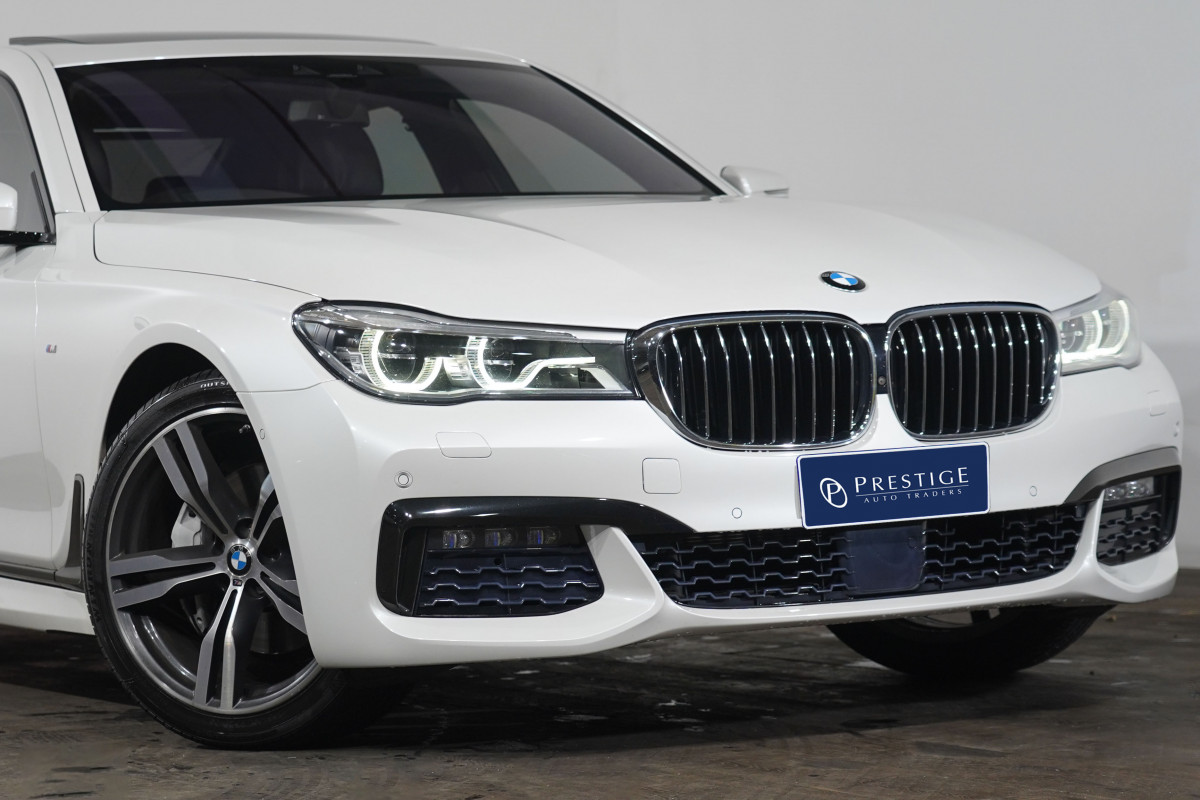 2016 BMW 7 40i Sedan Image 2