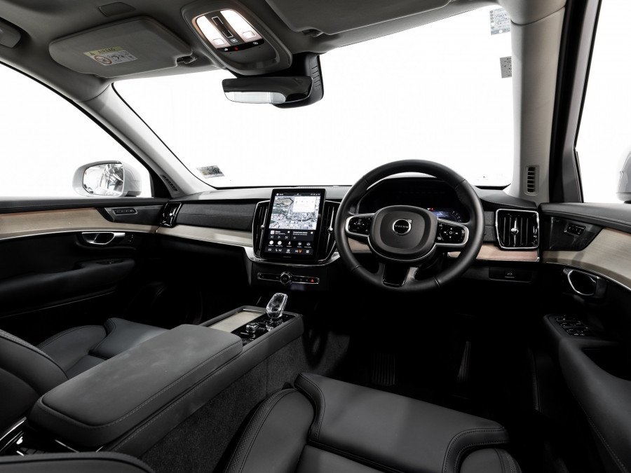 2025 Volvo XC90 L Series Ultra B5 Bright SUV Image 11