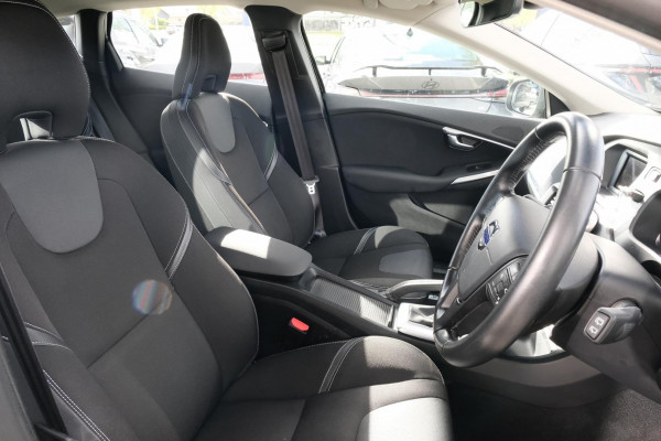 2015 MY16 Volvo V40 M Series T3 Kinetic Hatch Image 13