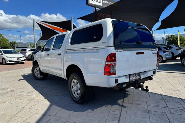2012 Toyota HiLux SR Extra Cab Pickup Image 5
