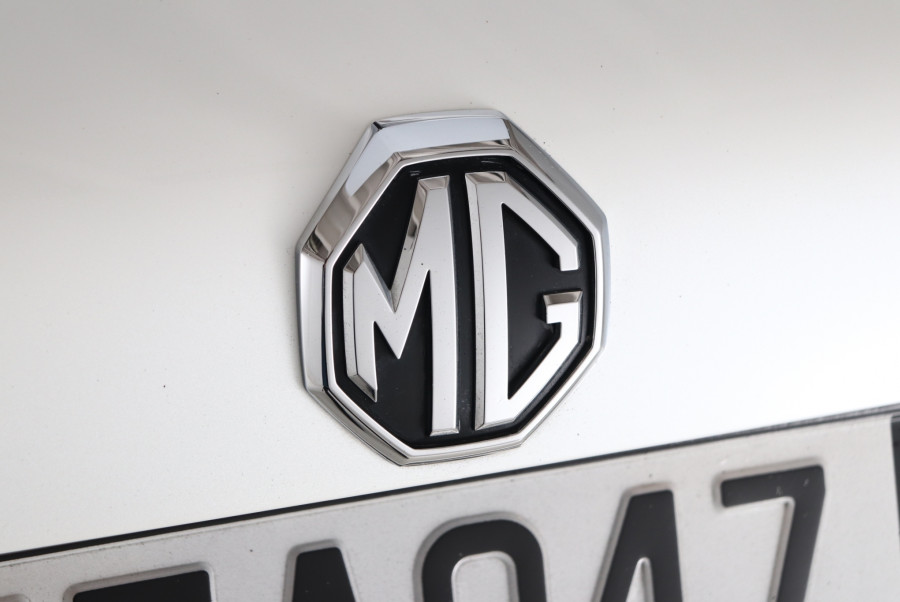 2025 MG HS PHEV Essence SUV Image 6