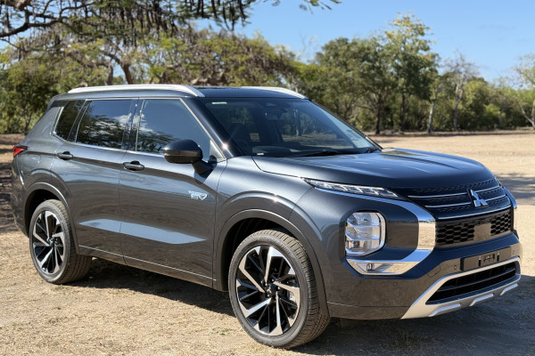 2025 MY24 Mitsubishi Outlander ZM PHEV Exceed SUV Image 7