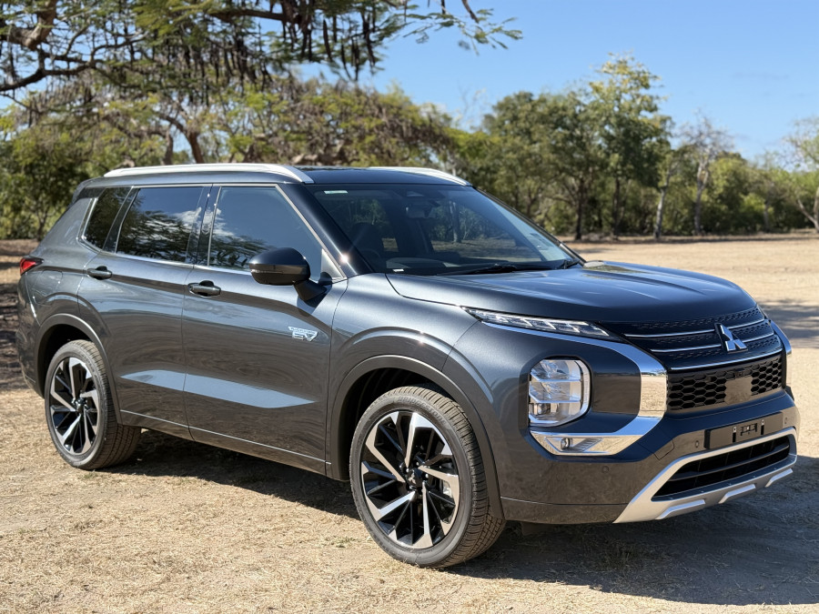 2025 MY24 Mitsubishi Outlander ZM PHEV Exceed SUV Image 7