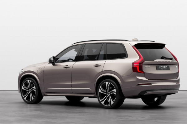 2024 Volvo XC90 L Series Recharge Ultimate T8 Plug-In Hybrid SUV Image 3