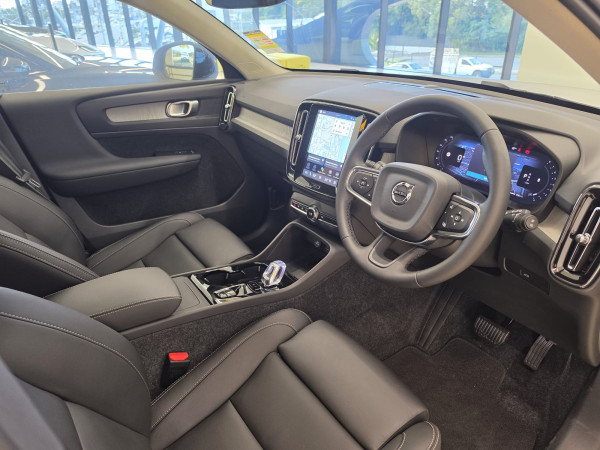 2025 MY26 Volvo XC40 XZ Ultra B4 Dark SUV image 7