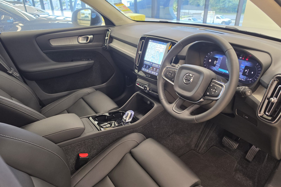2025 MY26 Volvo XC40 XZ Ultra B4 Dark SUV