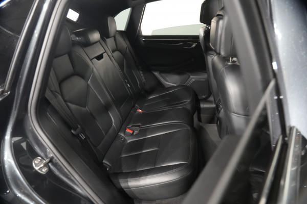 2020 Porsche Macan S SUV image 27