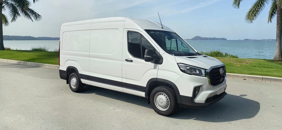 2026 MY25 LDV Deliver 9  Mid Roof LWB Van Image 1