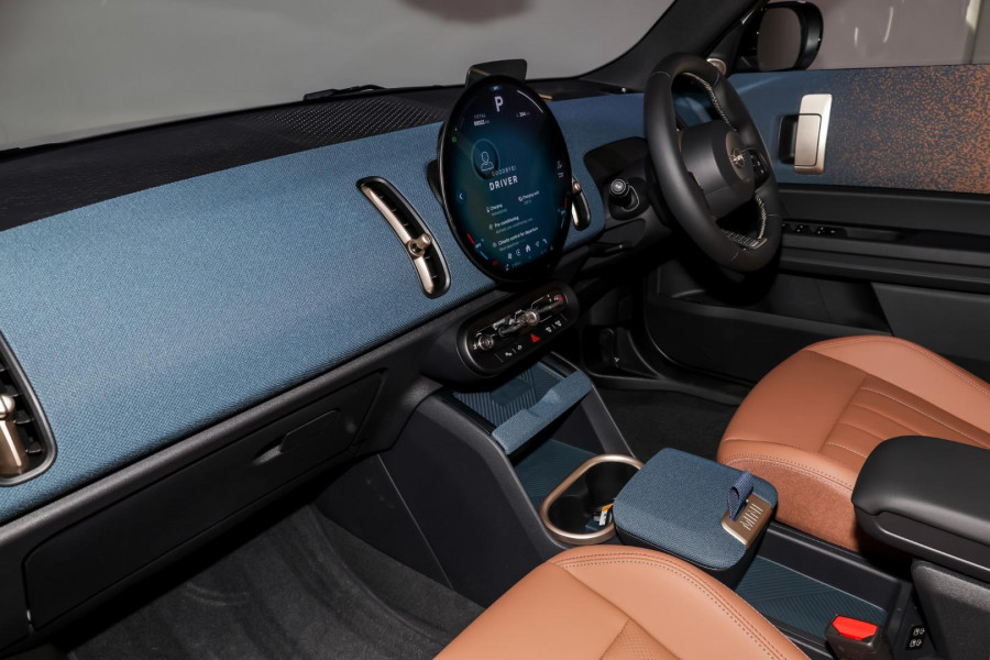 2026 MINI Countryman U25 SE Favoured SUV