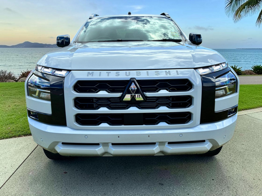 2025 Mitsubishi Triton MV  GSR Cab Chassis Image 2