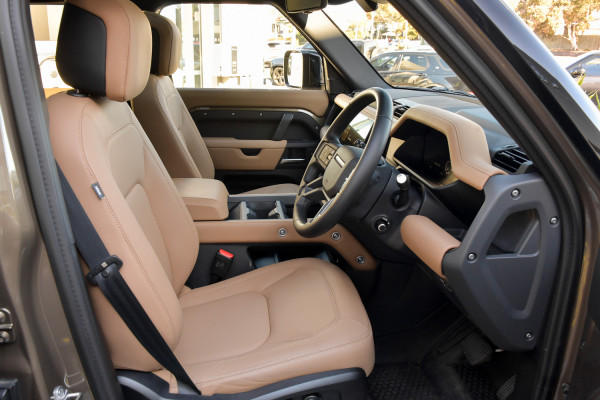 2026 Land Rover Defender L663 110 D350 X-Dynamic HSE SUV image 6