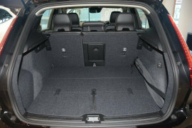 2018 MY19 Volvo XC40 T4 Momentum Suv