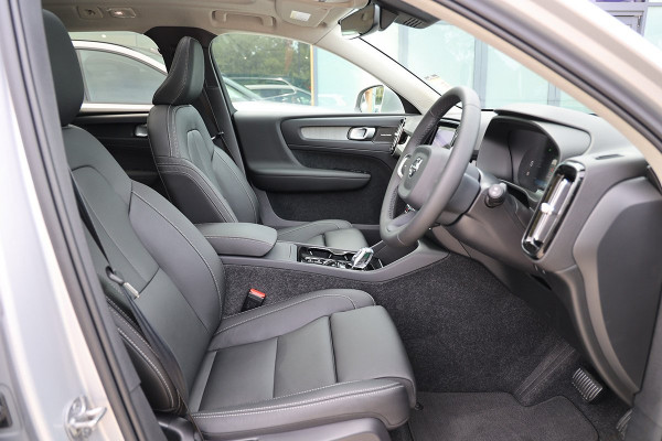 2024 MY25 Volvo XC40 XZ Ultra B4 Bright SUV Image 6