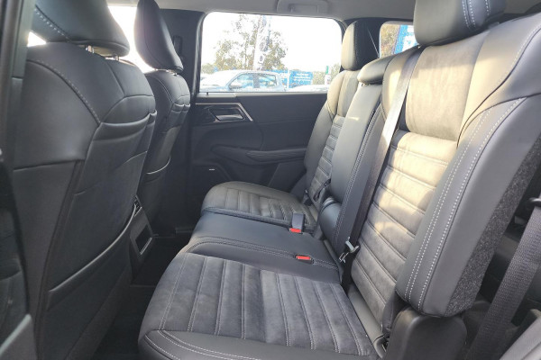 2025 Mitsubishi Outlander ZM LS SUV Image 13