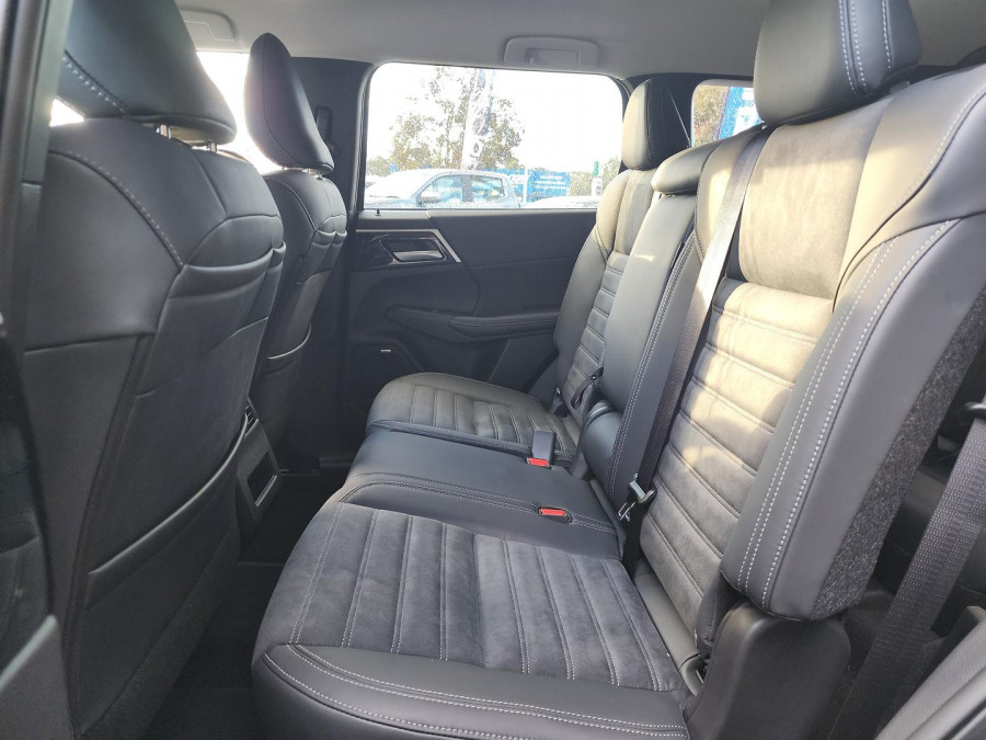 2025 Mitsubishi Outlander ZM LS SUV Image 13