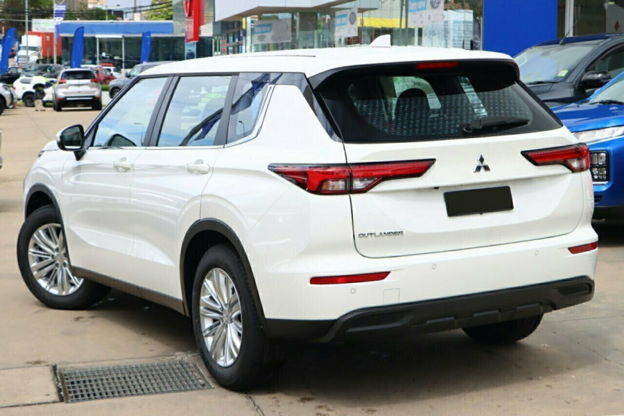 2024 Mitsubishi Outlander ZM ES SUV Image 11