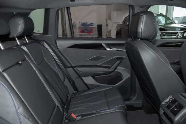 2026 Volkswagen Tiguan CT 200TSI eHybrid R-Line SUV Image 9