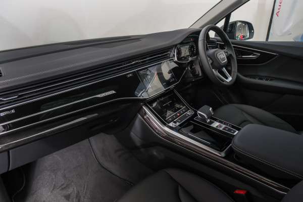 2025 Audi Q7 4M 45 TFSI SUV image 8