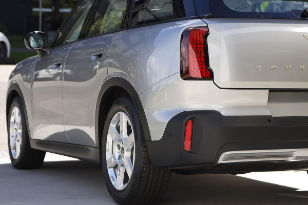 2024 MINI Countryman U25 E Classic SUV image 9