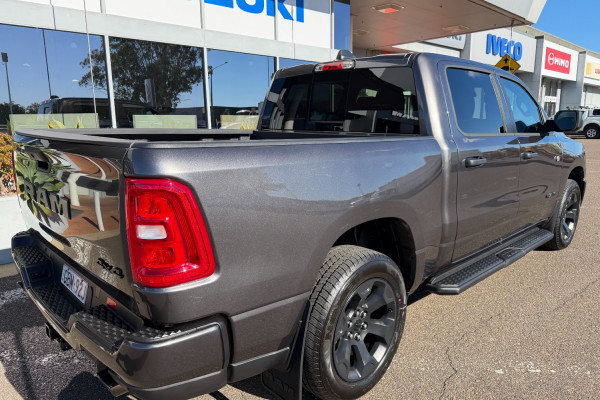 2026 Ram 1500 Express Ute Image 3