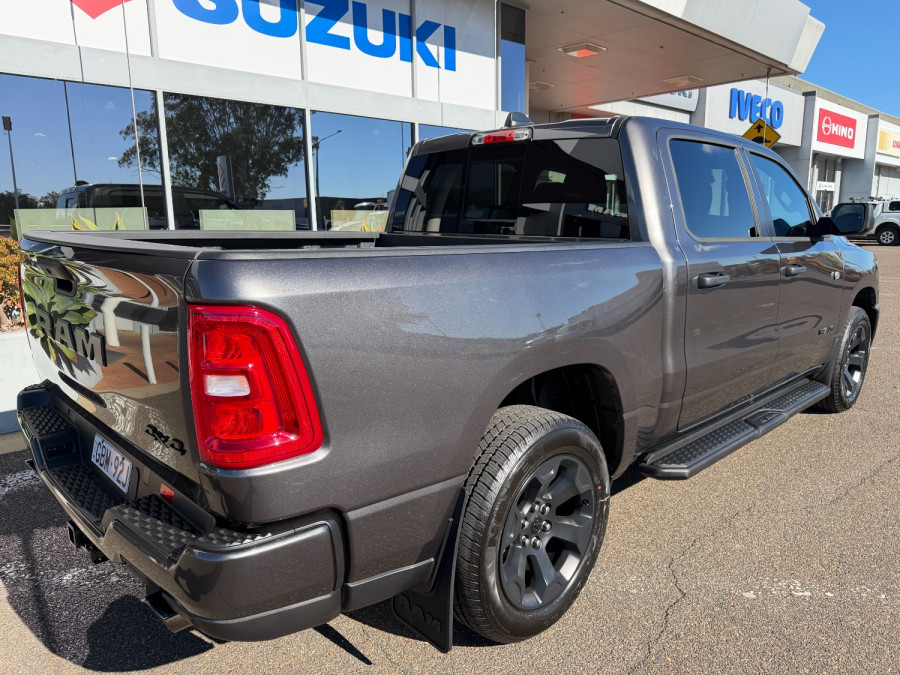 2026 Ram 1500 Express Ute Image 3