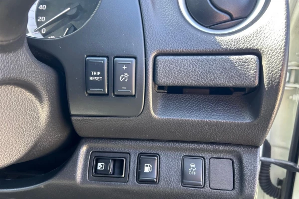 2019 Nissan Navara D23 Series 3 ST-X King Cab Pickup Image 22