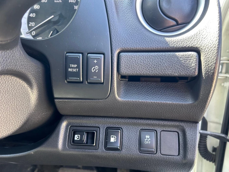 2019 Nissan Navara D23 Series 3 ST-X King Cab Pickup Image 22