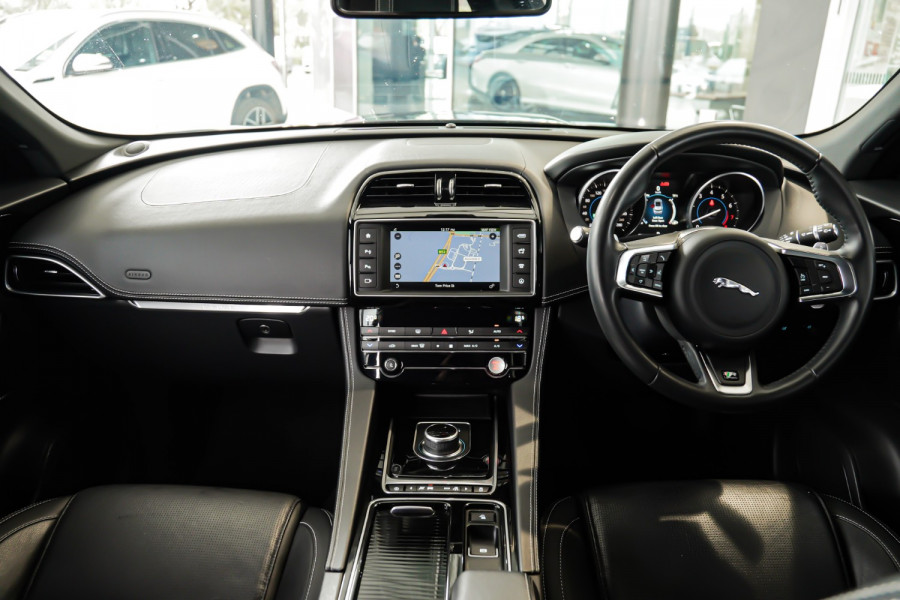 2017 MY18 Jaguar F-PACE X761 R-Sport Wagon Image 9