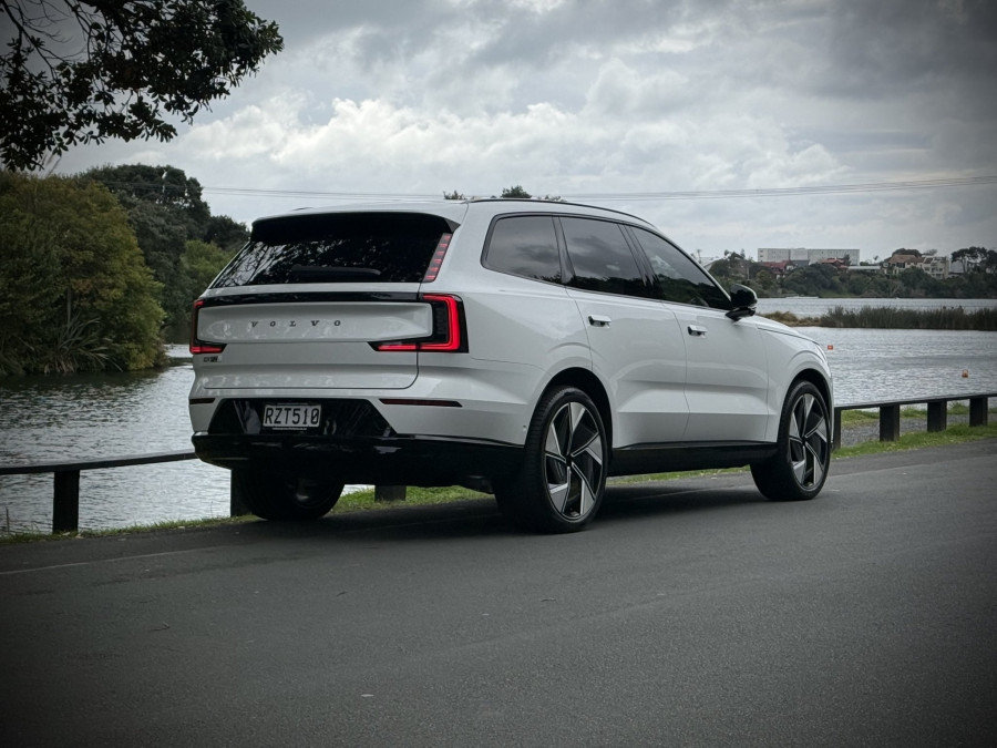 2026 Volvo EX90 No Series Ultra Twin Motor Performance SUV Image 10