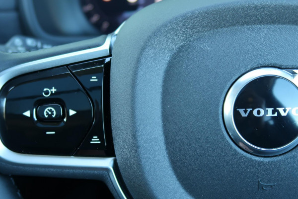 2025 MY26 Volvo XC90 L Series Plus T8 Plug-in Hybrid Dark SUV Image 23