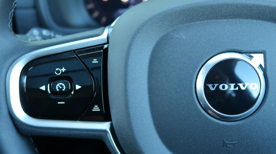 2025 MY26 Volvo XC90 L Series Plus T8 Plug-in Hybrid Dark SUV Image 23