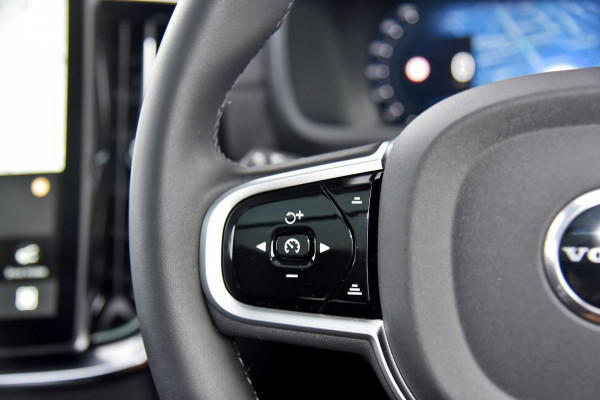 2025 MY26 Volvo XC90 L Series Ultra B5 Dark SUV Image 12