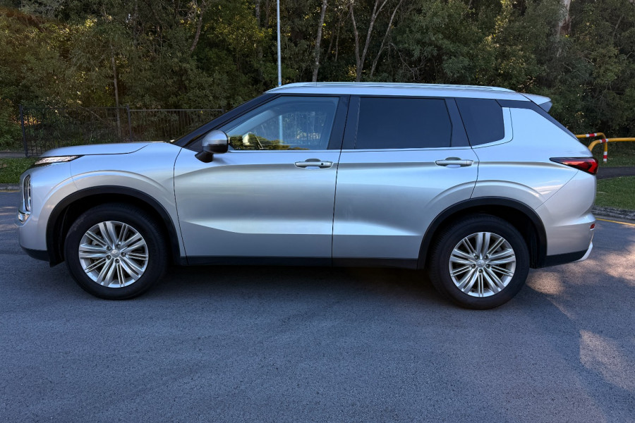 2022 MY24 Mitsubishi Outlander ZM LS SUV Image 8