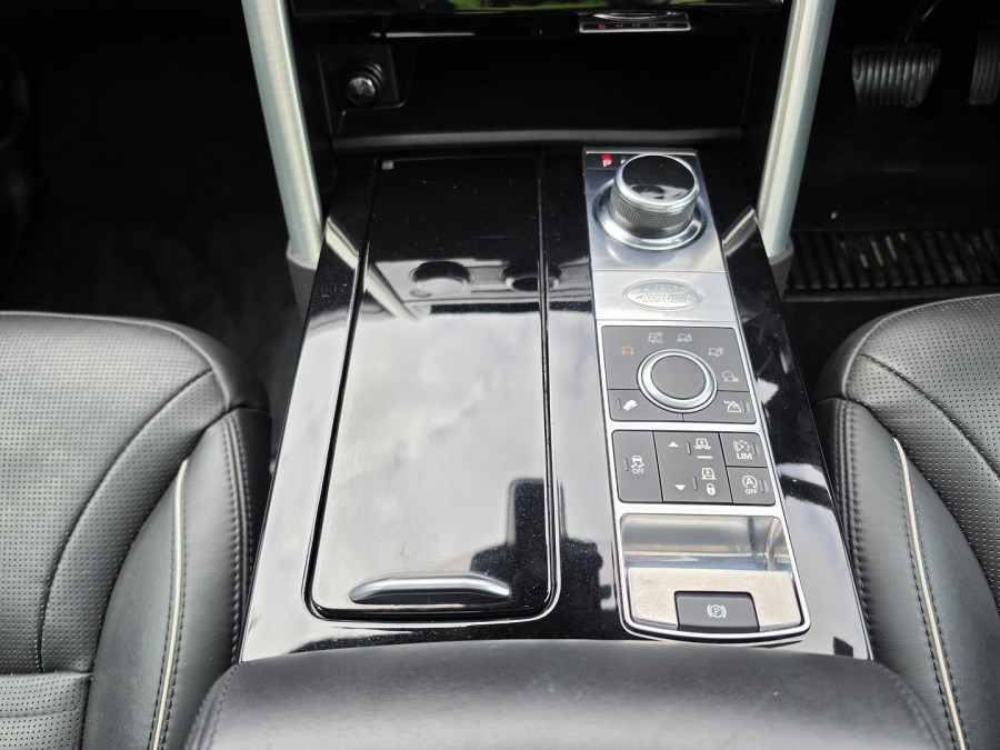 2018 Land Rover Discovery Series 5 HSE Luxury SUV Image 16