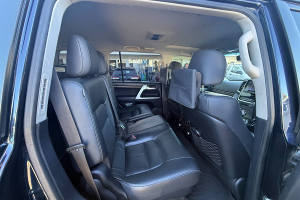 2019 Toyota LandCruiser VDJ200R Sahara SUV Image 11