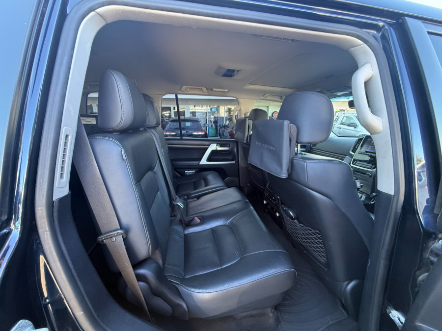 2019 Toyota LandCruiser VDJ200R Sahara SUV Image 11