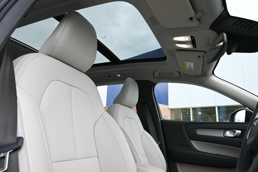 2024 MY25 Volvo XC40 XZ Ultra B4 Bright SUV Image 14